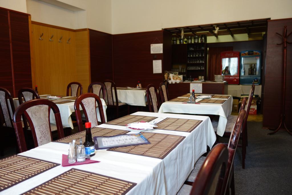 Готель Restaurace Alvi Острава Екстер'єр фото
